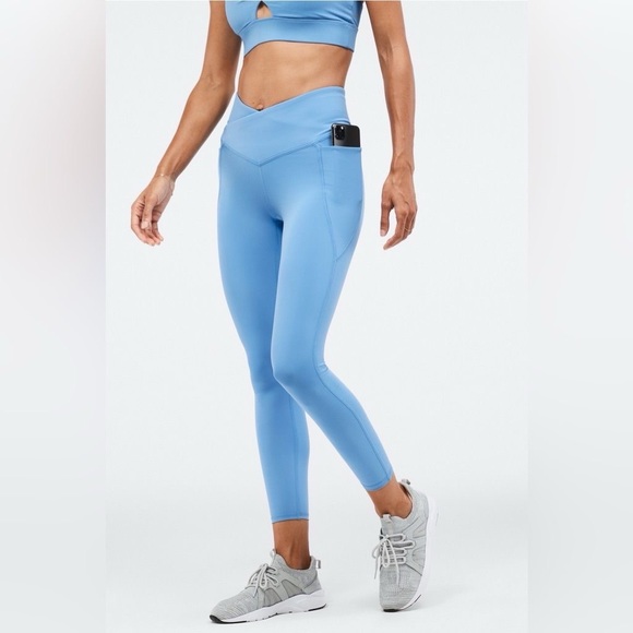 Fabletics Oasis Twist Front bra and Active Pant (set) - Picture 1 of 6